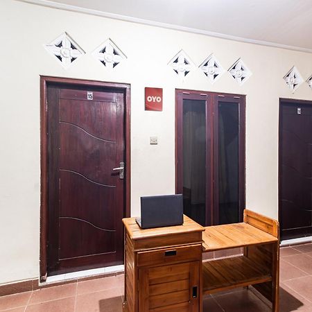 Hotel Oyo Life 93504 Kost Krisna Temukus Esterno foto