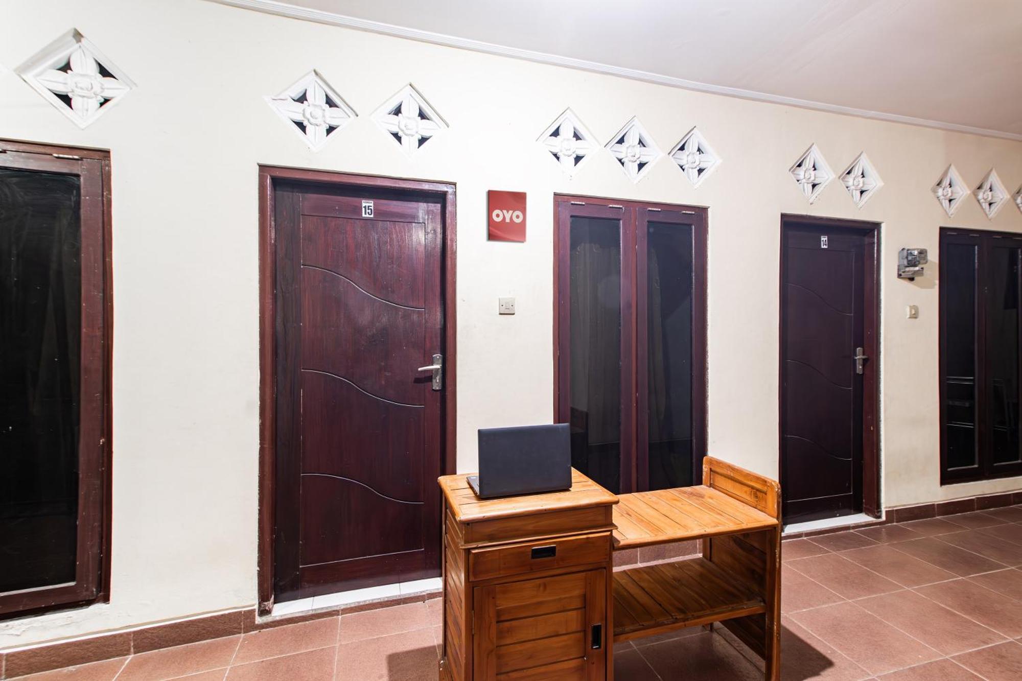 Hotel Oyo Life 93504 Kost Krisna Temukus Esterno foto