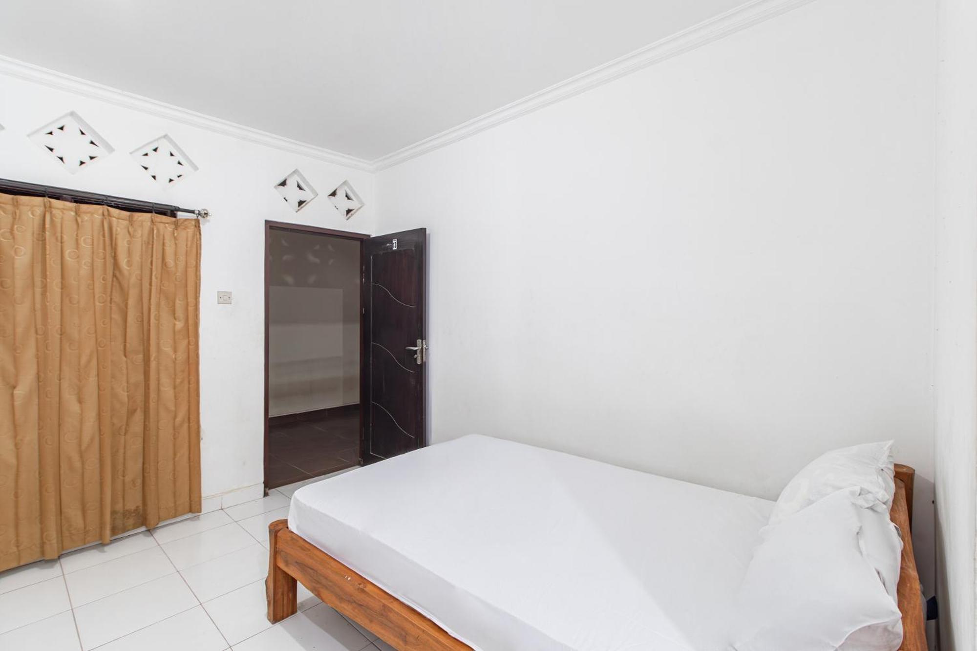 Hotel Oyo Life 93504 Kost Krisna Temukus Esterno foto